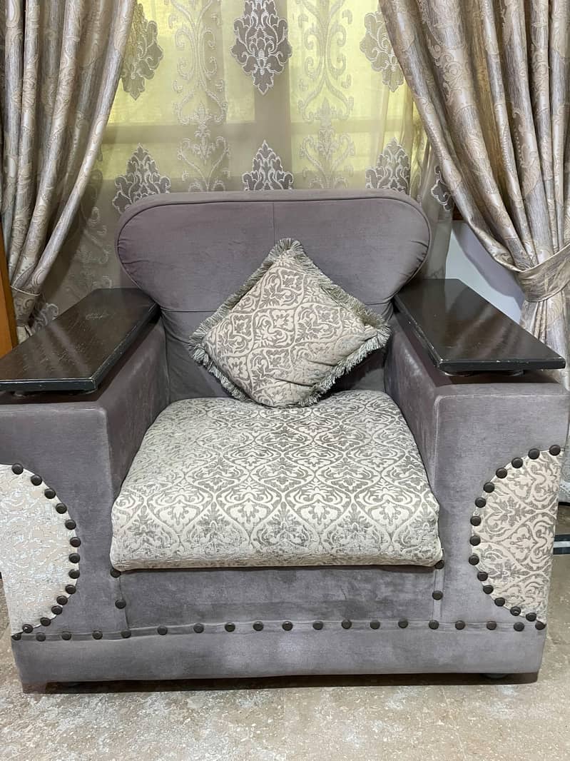 7-seater sofa set. 5