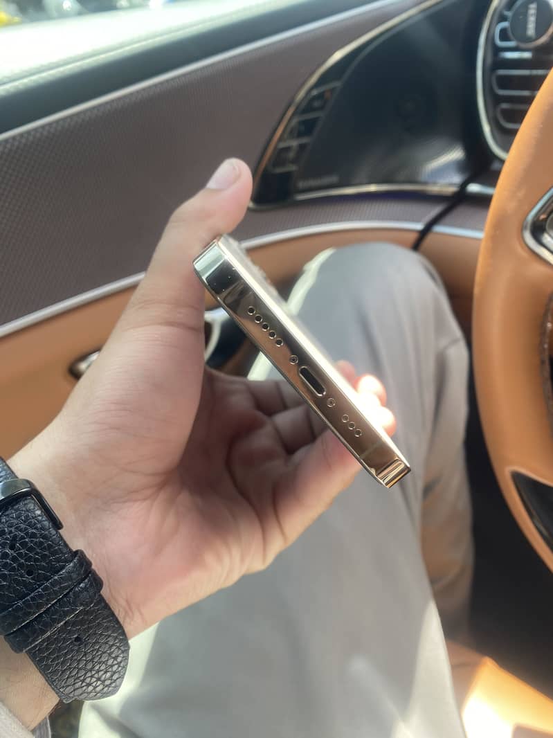 Apple iPhone 12 Pro 1