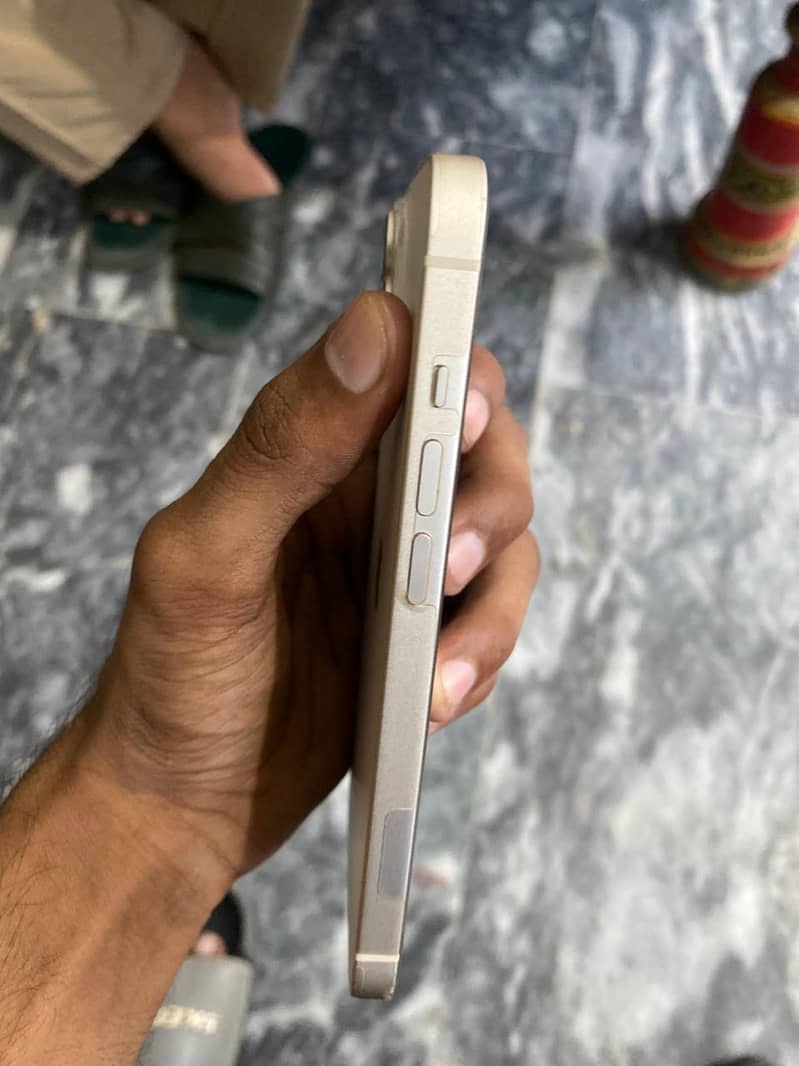 Apple iPhone 14 4