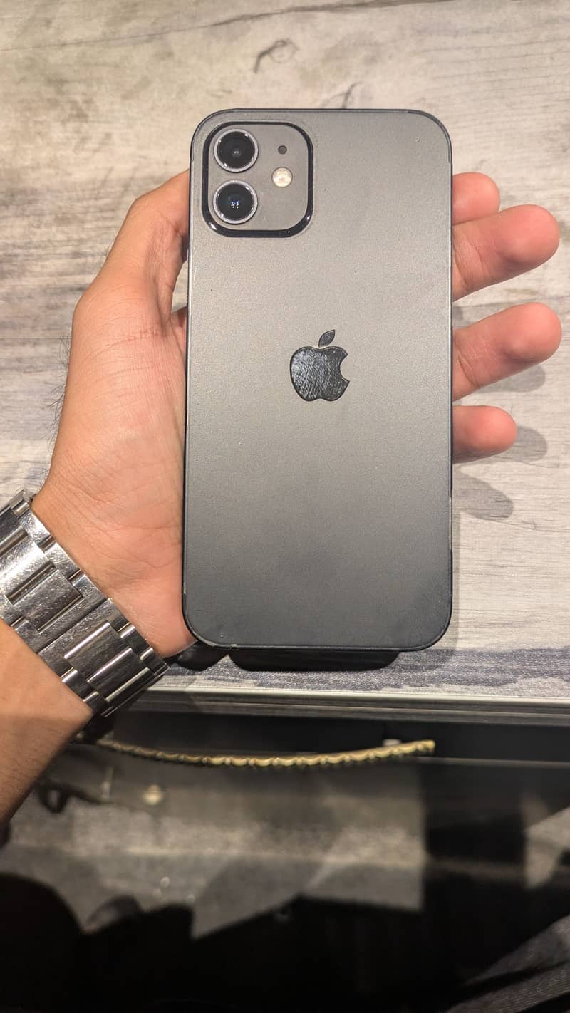 Apple iPhone 12 4