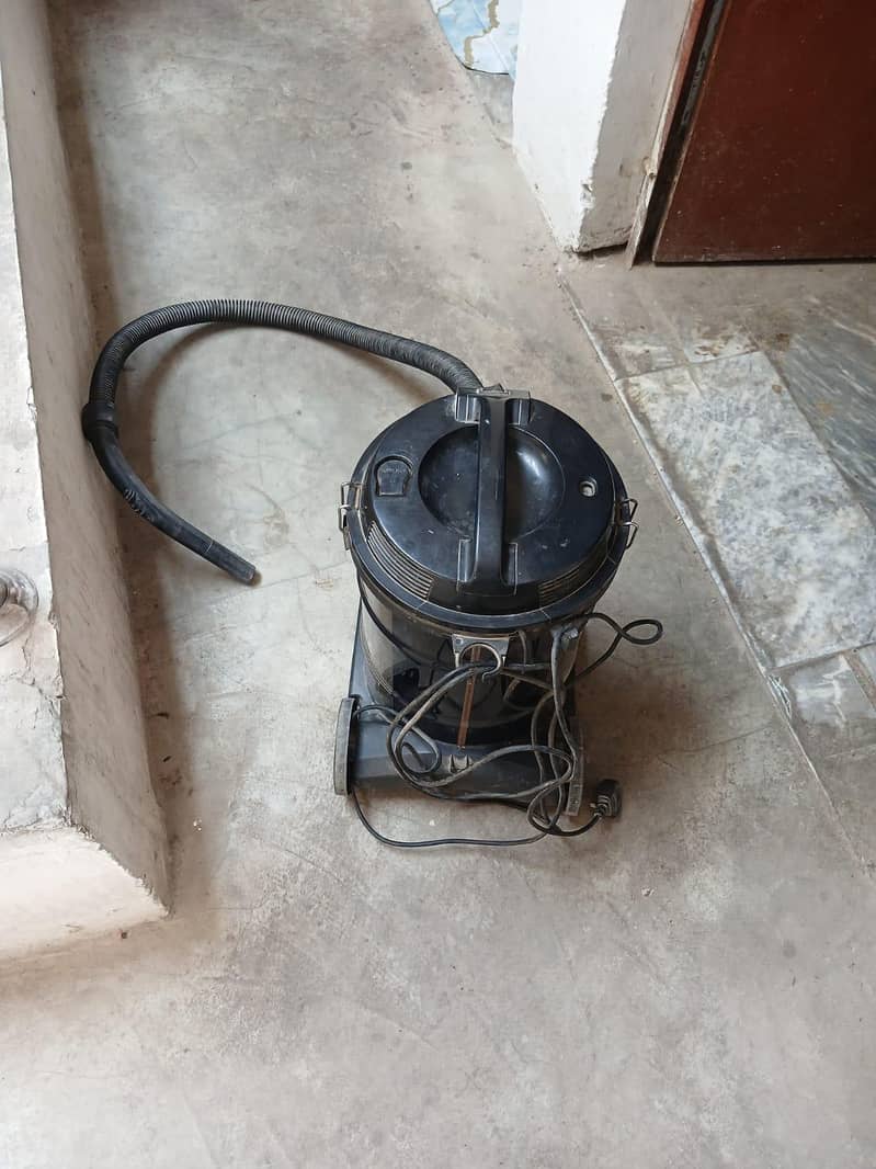 vacume. cleaner 1