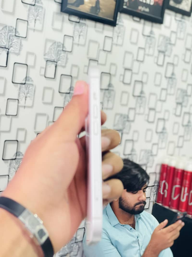 Apple iPhone 13 1