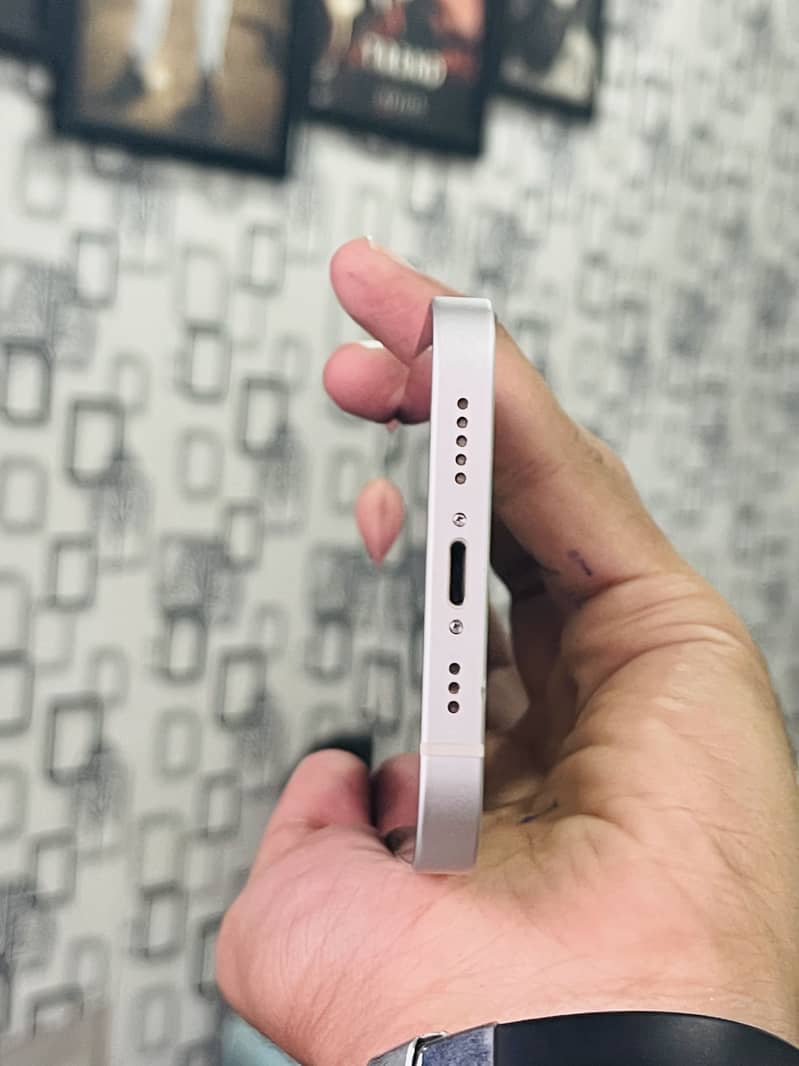 Apple iPhone 13 2