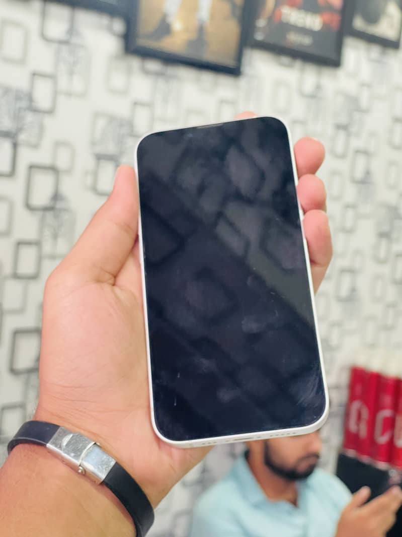 Apple iPhone 13 3