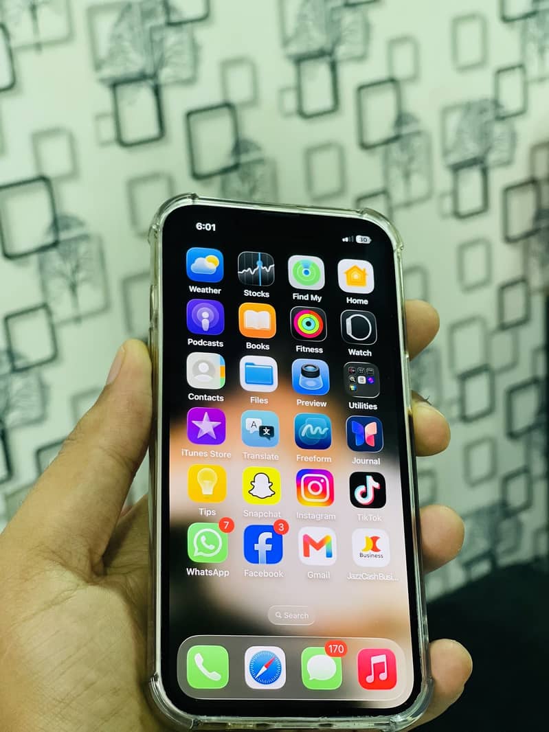Apple iPhone 13 4