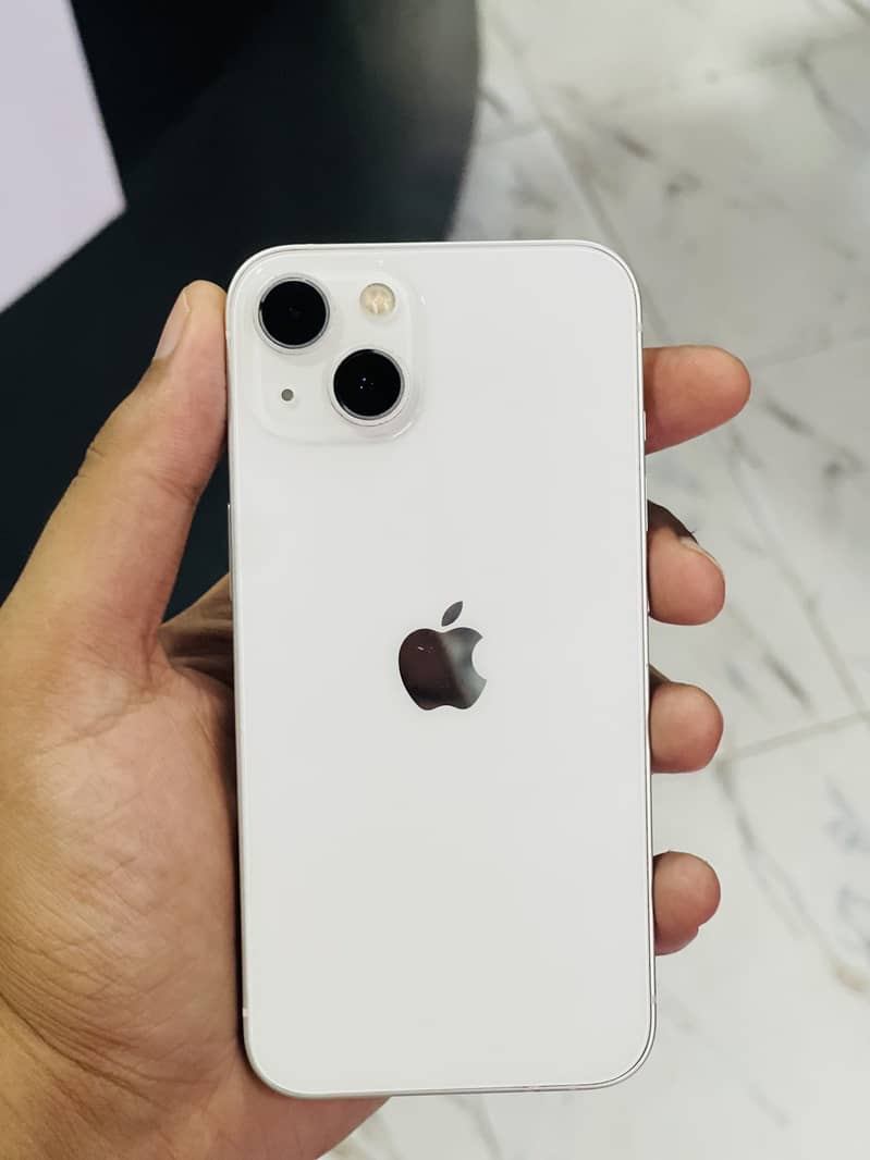 Apple iPhone 13 5