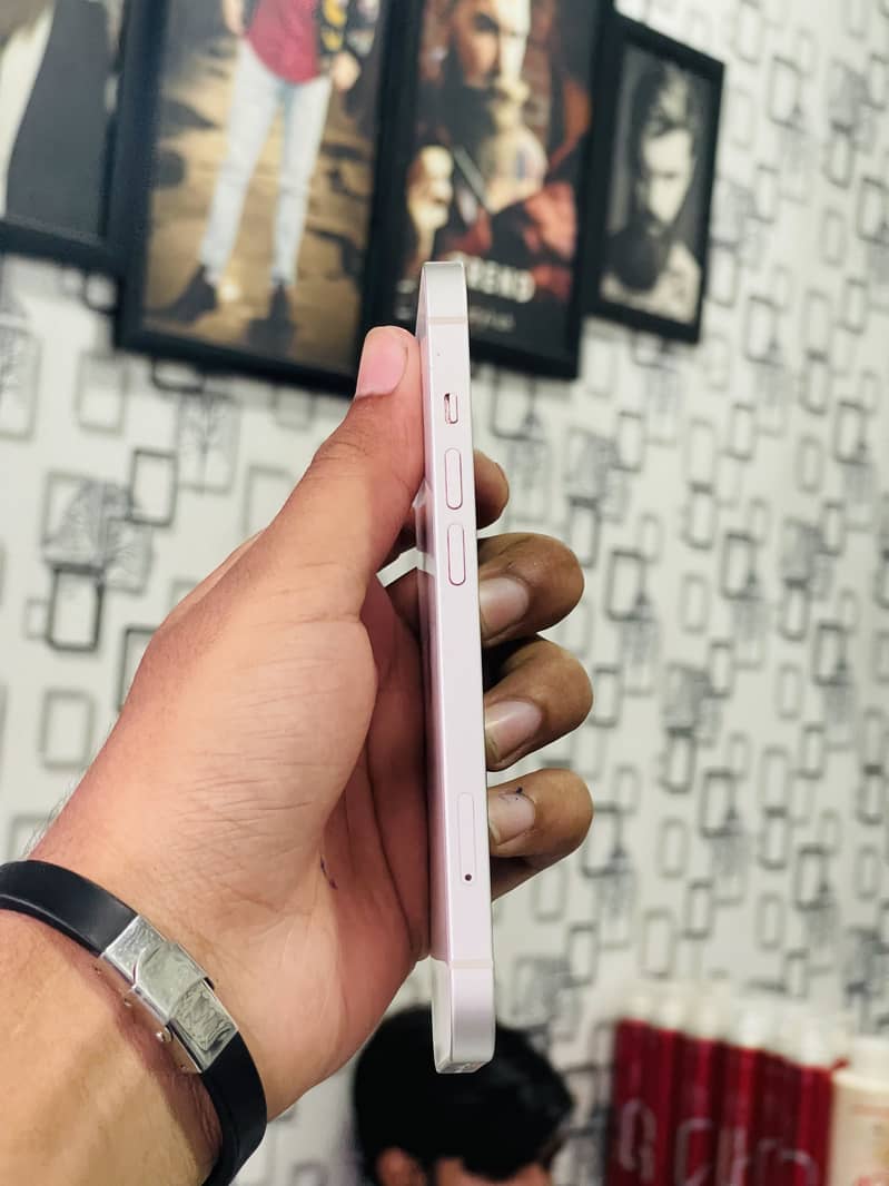 Apple iPhone 13 6