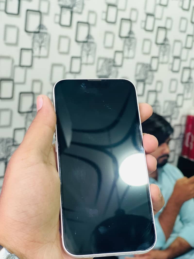 Apple iPhone 13 7