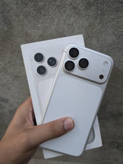 Apple iPhone 17 Pro Max 100 health with box