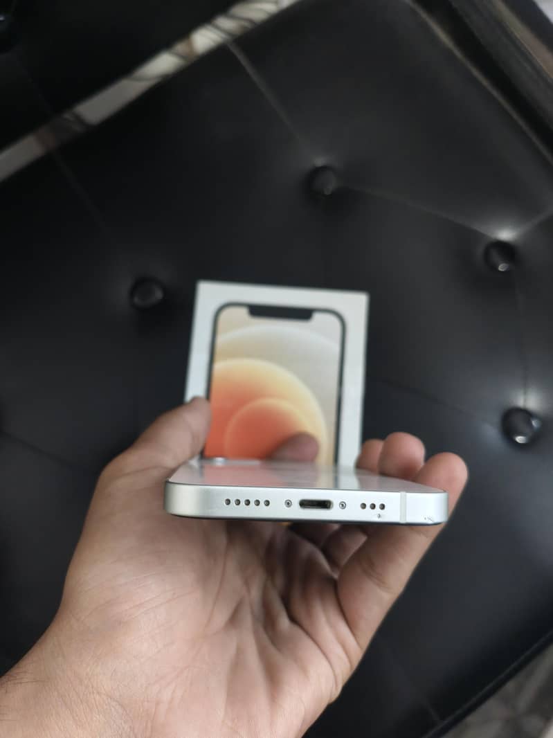 Apple iPhone 12 2