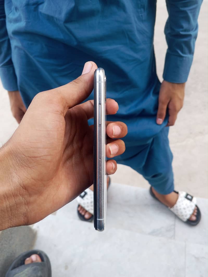 Apple iPhone X 3