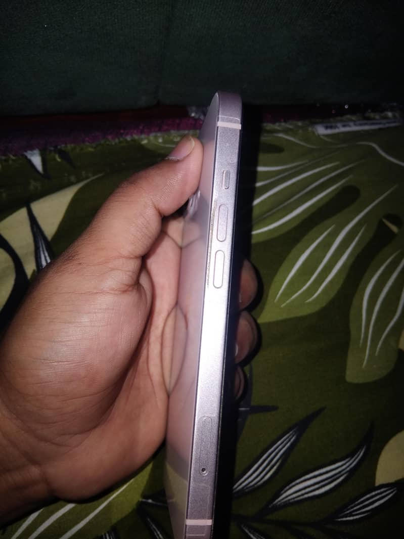 Apple iPhone 13 3