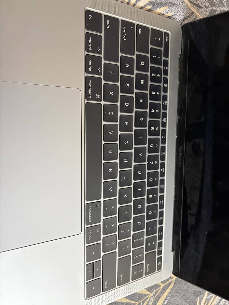 macbook pro 2017 2