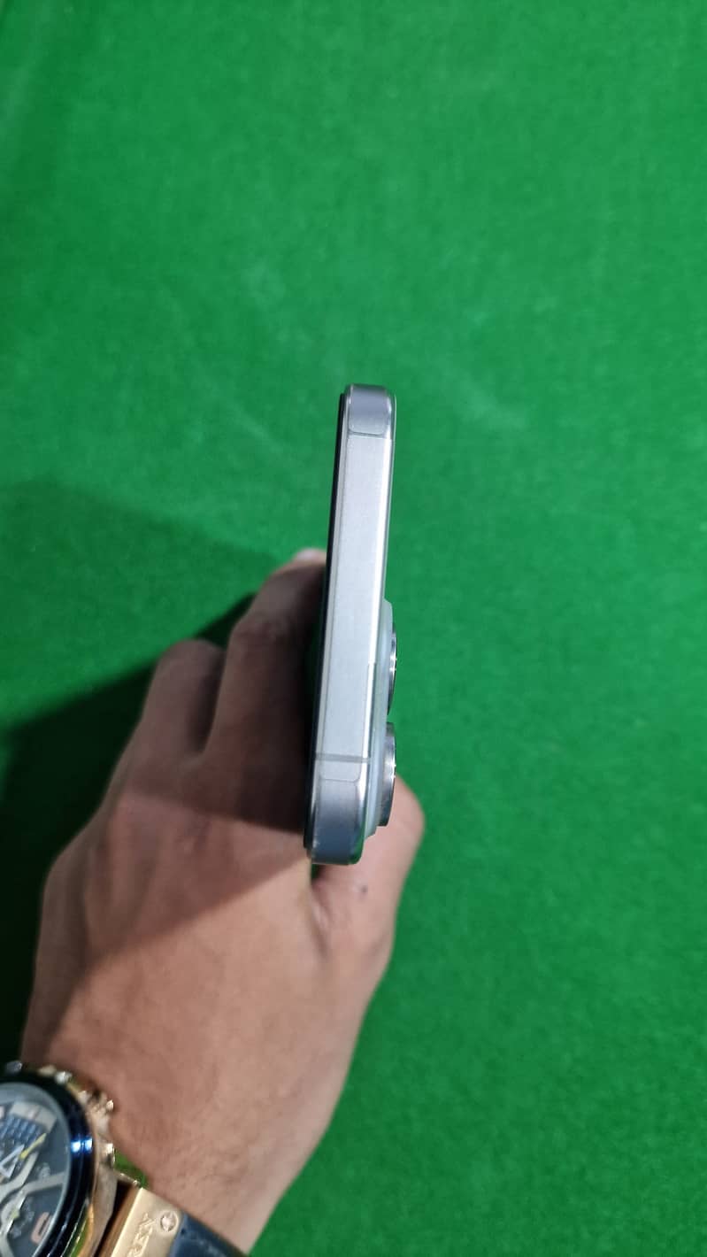 Apple iPhone 15 Pro Max 0