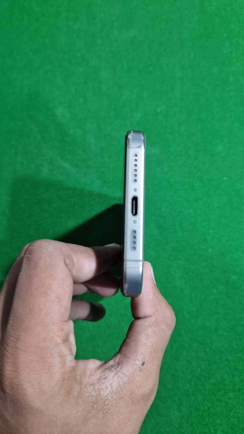 Apple iPhone 15 Pro Max 1