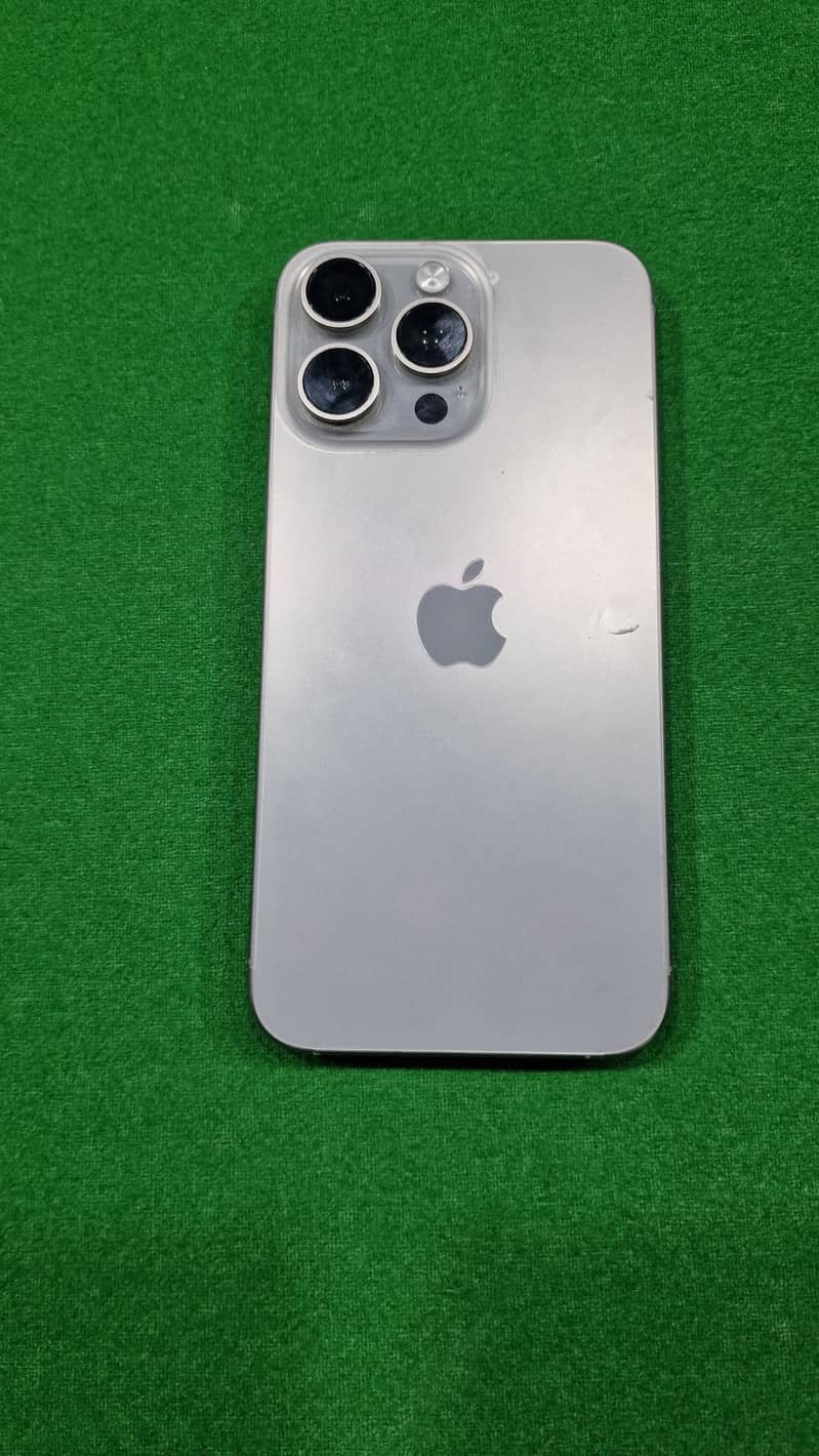 Apple iPhone 15 Pro Max 3