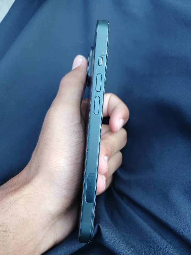 Apple iPhone 14 3