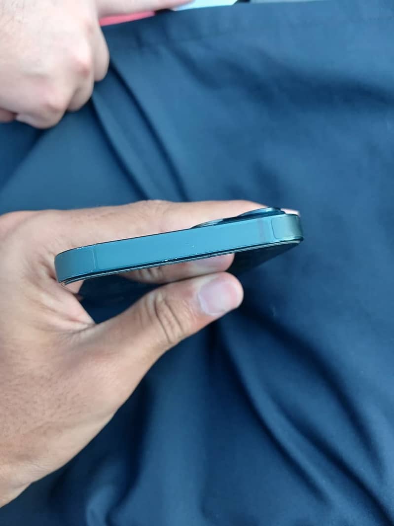 Apple iPhone 14 4