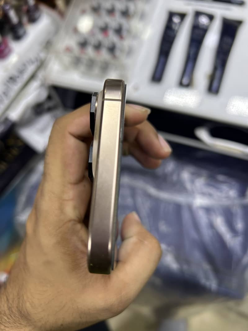 Apple iPhone 16 Pro Max 3
