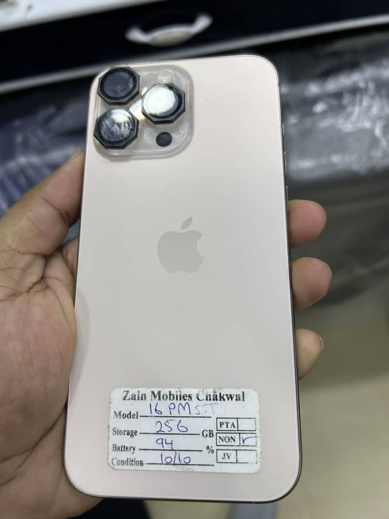 Apple iPhone 16 Pro Max 4