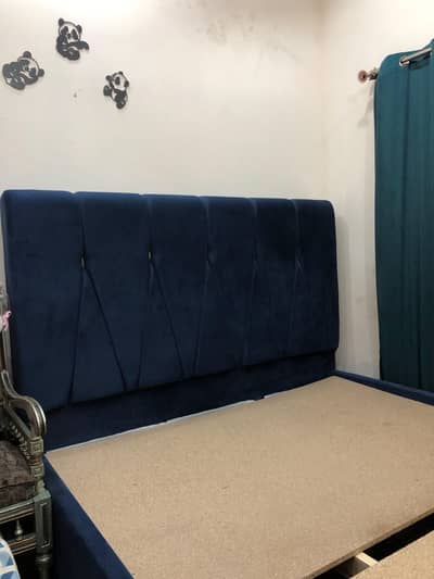 valvet bed royal blue