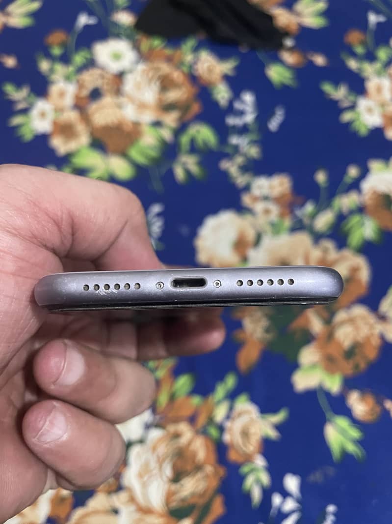 Apple iPhone 11 7