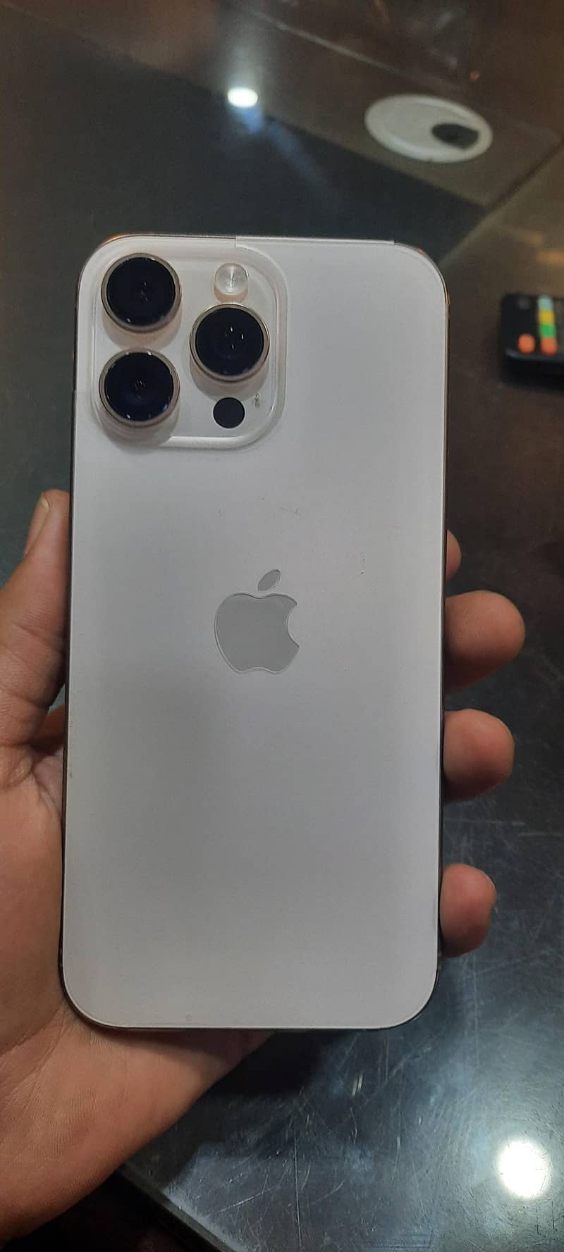 Apple iPhone 16 Pro Max 0