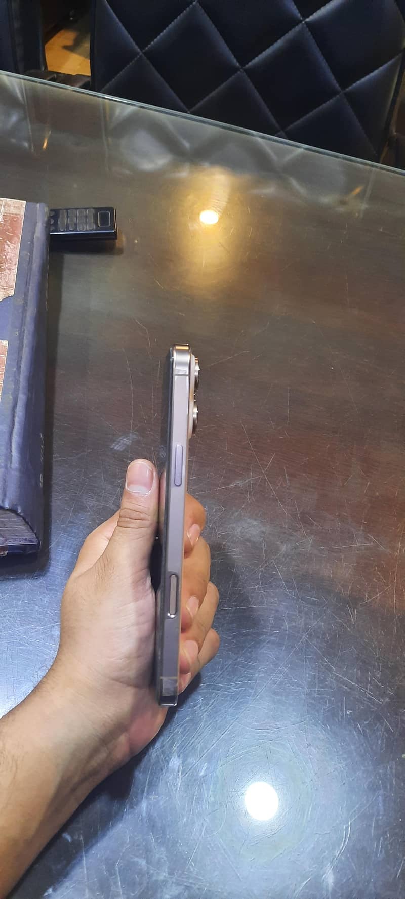Apple iPhone 16 Pro Max 2