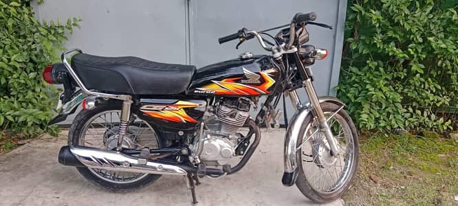 urgent sale CG 125 contact on 03110471018