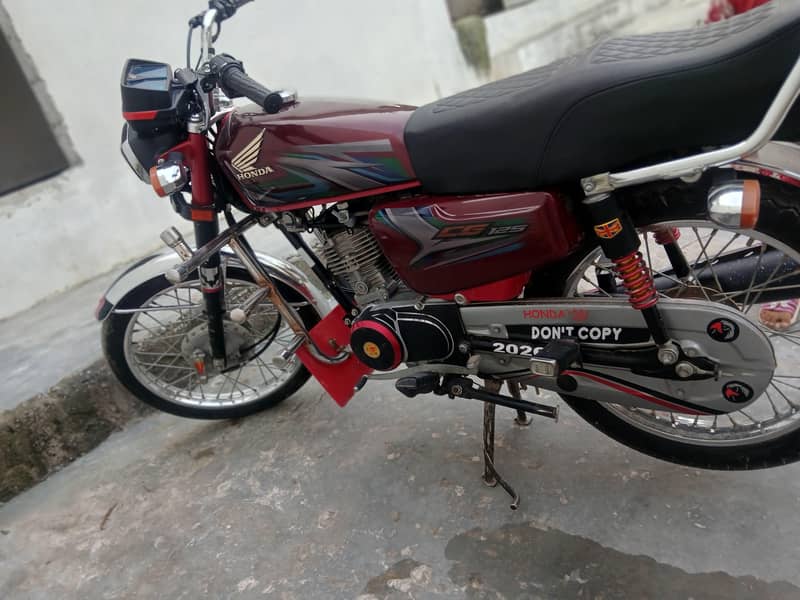 ایک ہاتھ کا استعمال ہوا بائیک ہے میں نے نیا لیا تھا 0342 9204632 0