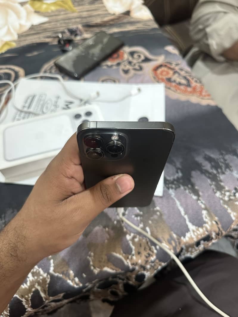 Apple iPhone 13 Pro Max 4