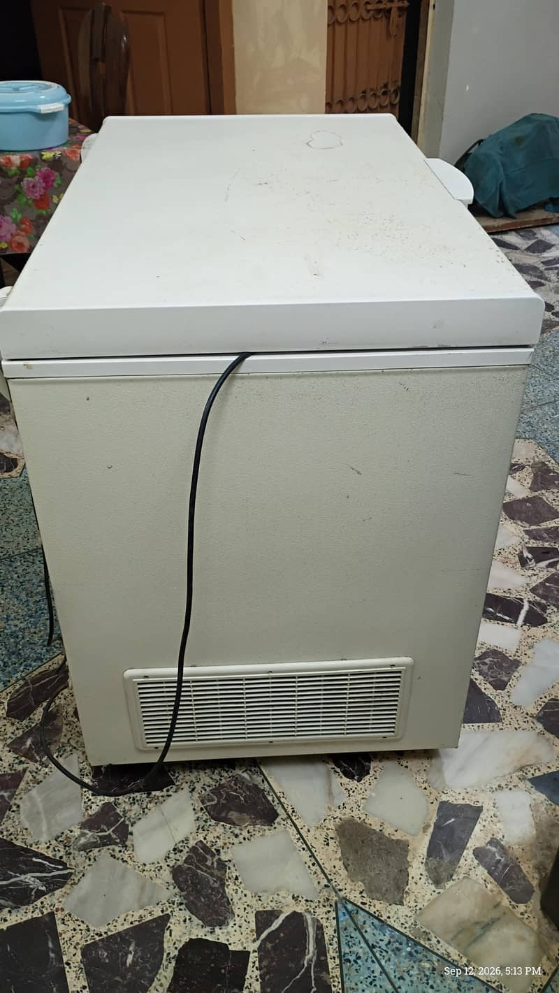 waves deep freezer model WDF 313 2