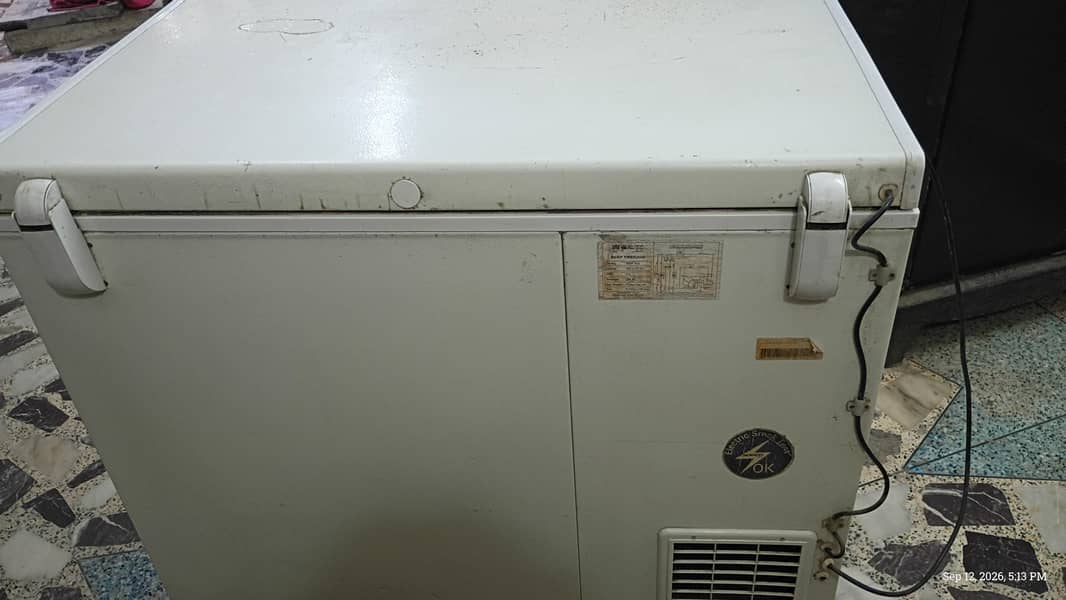waves deep freezer model WDF 313 5