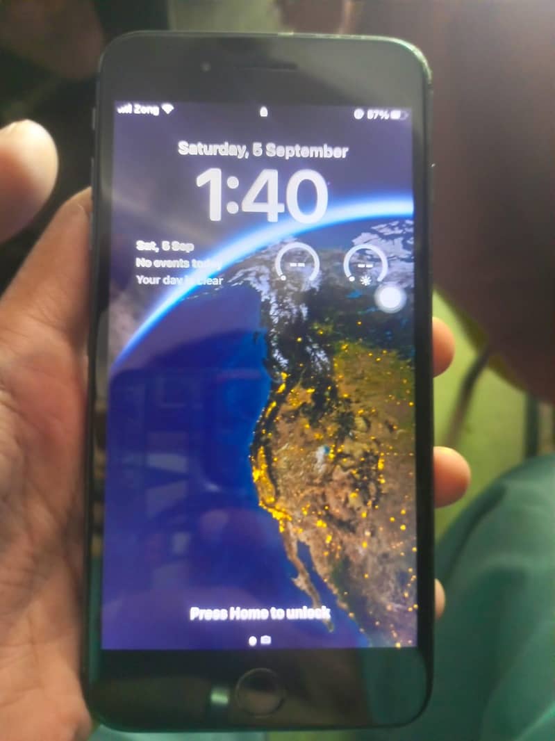 Apple iPhone 8 Plus 0