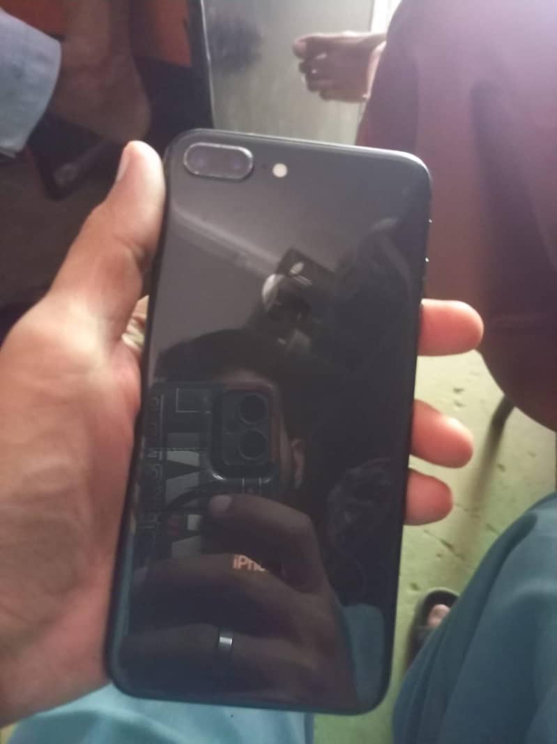 Apple iPhone 8 Plus 2