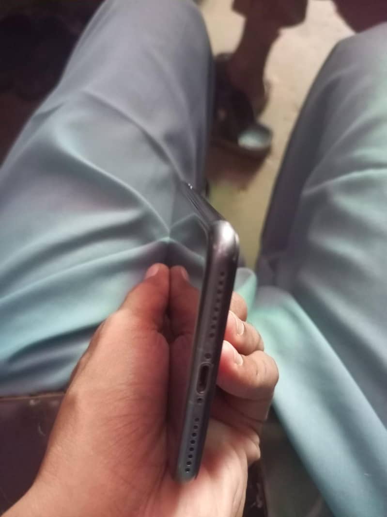 Apple iPhone 8 Plus 4
