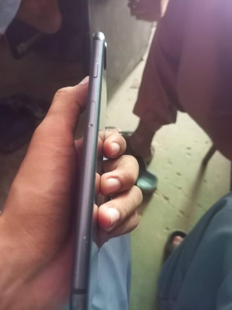 Apple iPhone 8 Plus 5