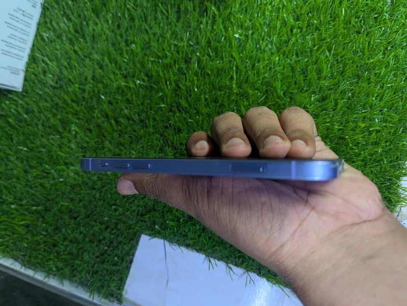Apple iPhone 12 1