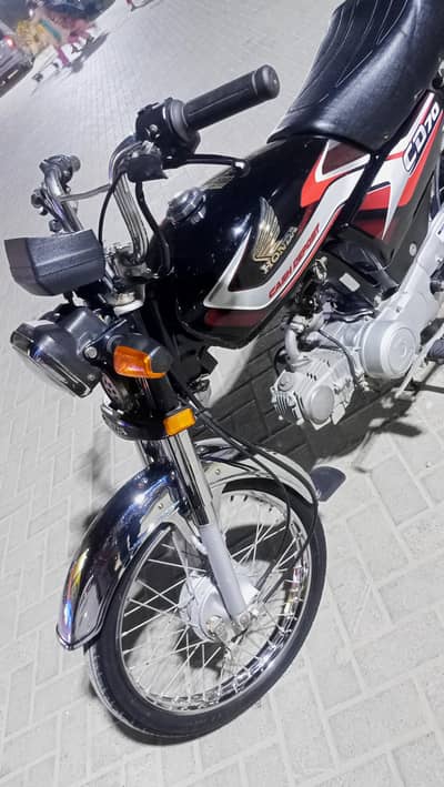 Honda CD-70 2025 model Karachi num 1st owner Genuine condition