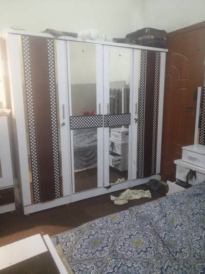 bed almari dressing site table diverter