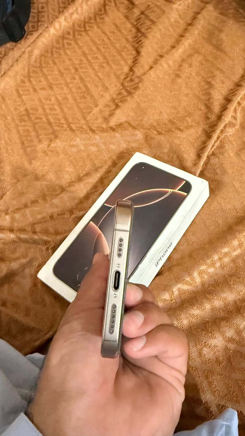 Apple iPhone 16 Pro Max 7