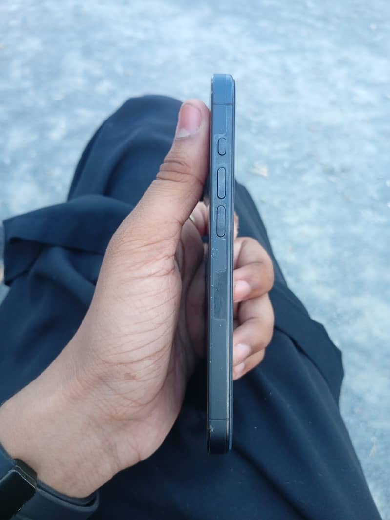 Apple iPhone 15 Pro 0