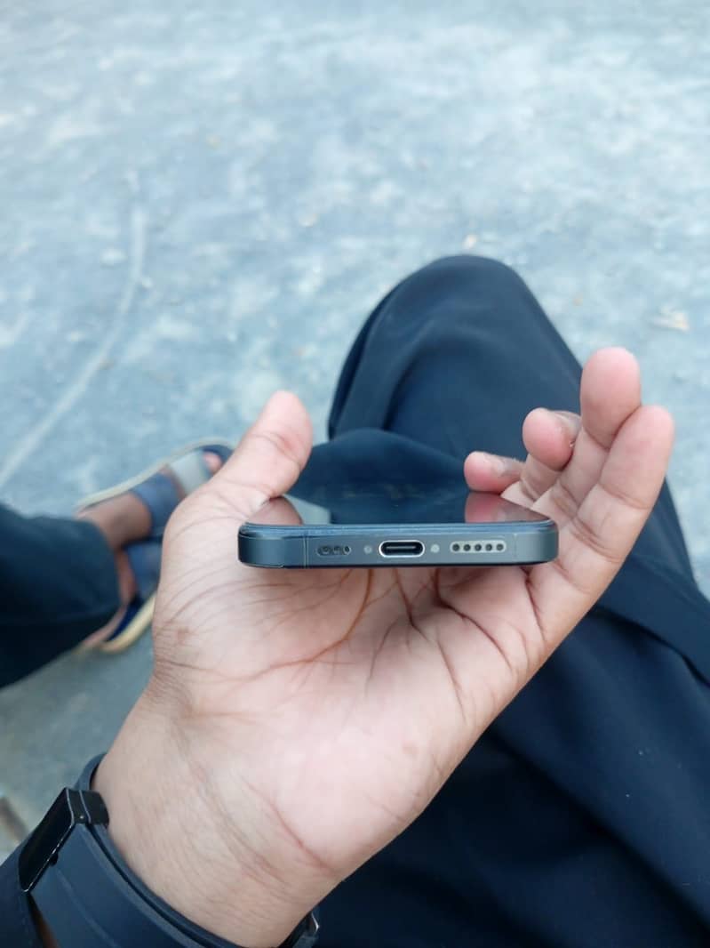 Apple iPhone 15 Pro 2