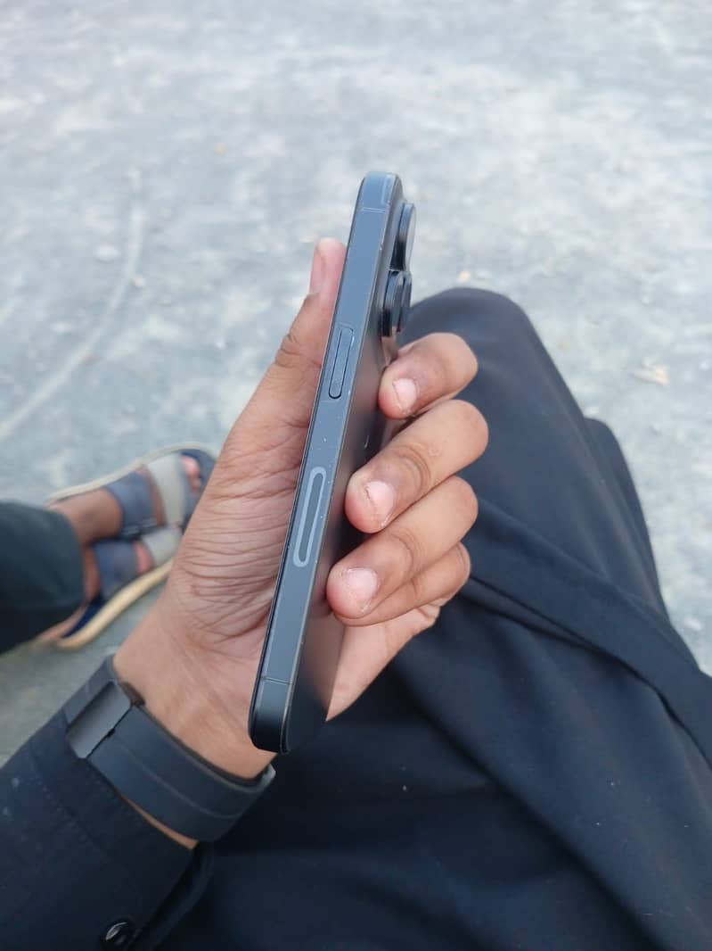 Apple iPhone 15 Pro 4