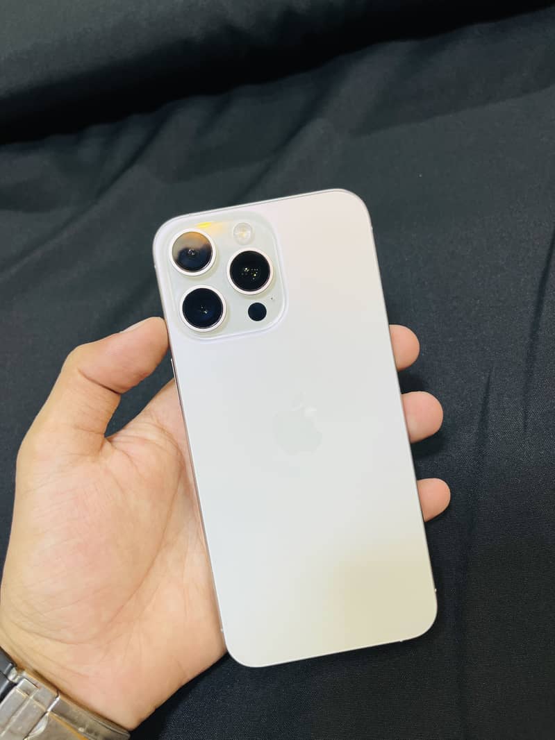 Apple iPhone 15 Pro Max 1