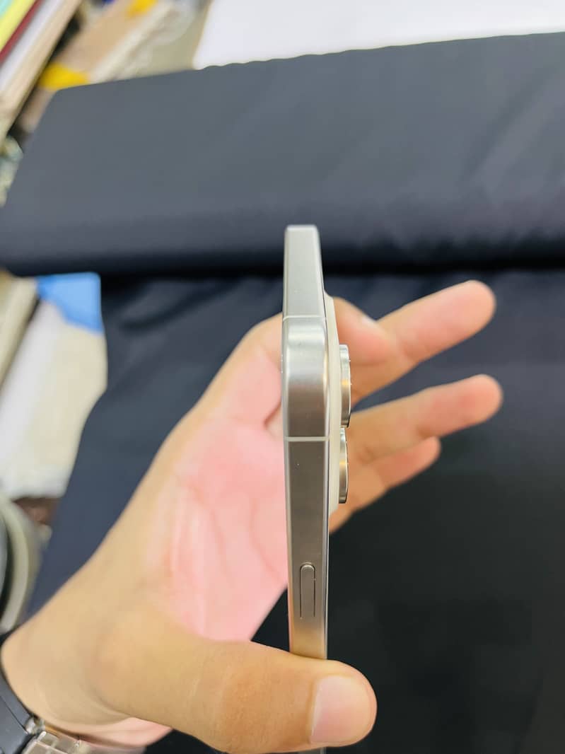 Apple iPhone 15 Pro Max 4