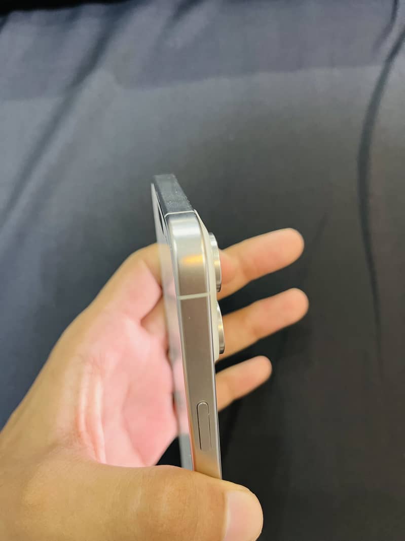 Apple iPhone 15 Pro Max 5