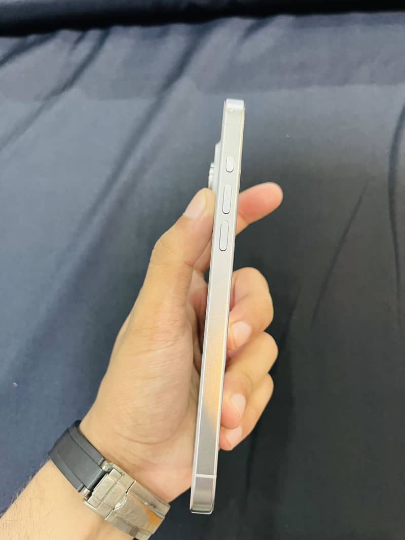 Apple iPhone 15 Pro Max 8