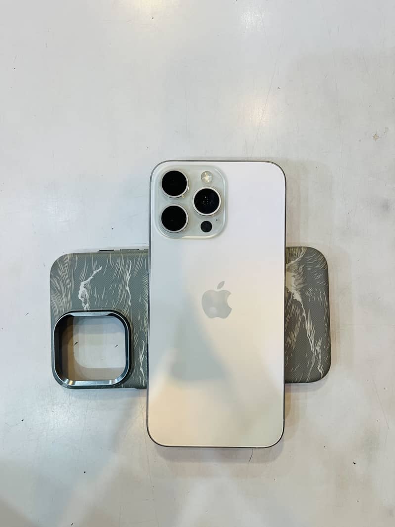 Apple iPhone 15 Pro Max 9