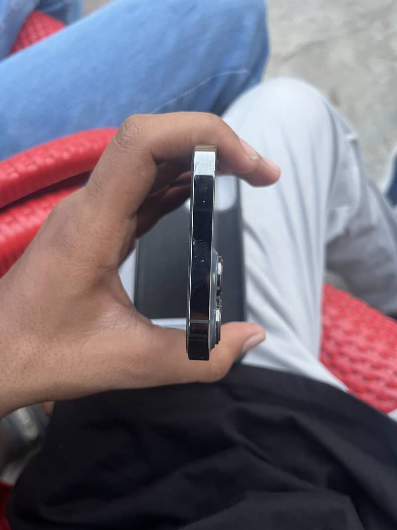 Apple iPhone 13 Pro Max 2